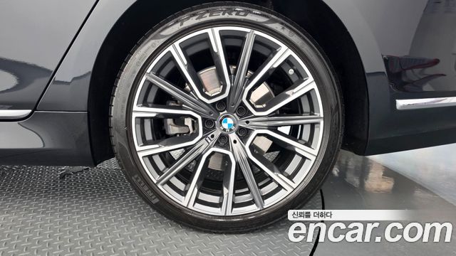 BMW 7-Series 2021 — photo 20