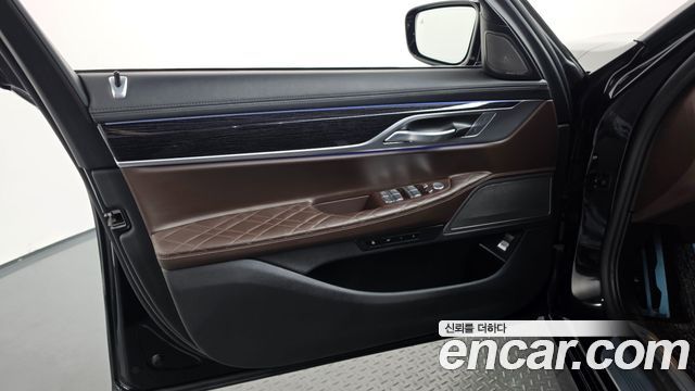 BMW 7-Series 2021 — photo 23