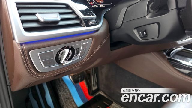 BMW 7-Series 2021 — photo 25