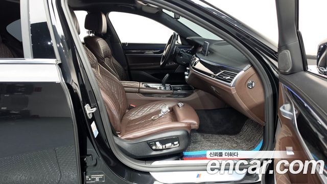 BMW 7-Series 2021 — photo 9