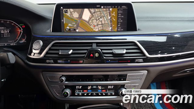 BMW 7-Series 2021 — photo 15