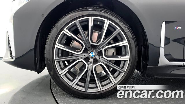 BMW 7-Series 2021 — photo 31