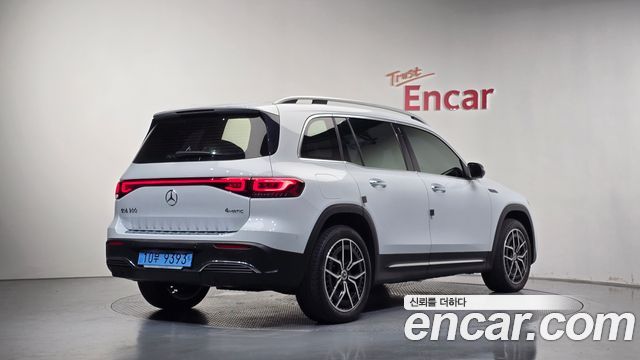 Mercedes-Benz EQB 2022 — photo 2