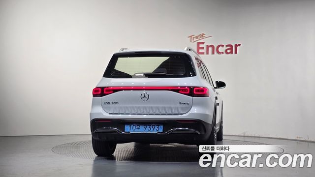 Mercedes-Benz EQB 2022 — photo 4