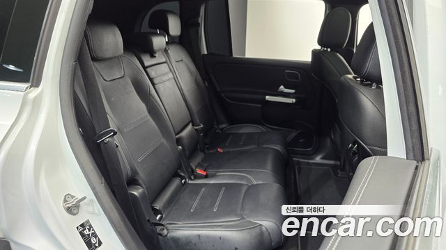 Mercedes-Benz EQB 2022 — photo 17