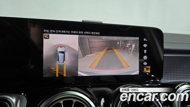 Mercedes-Benz EQB 2022 — photo 20