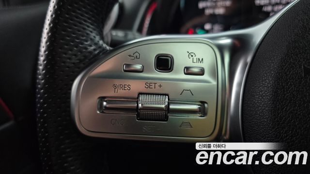 Mercedes-Benz EQB 2022 — photo 21