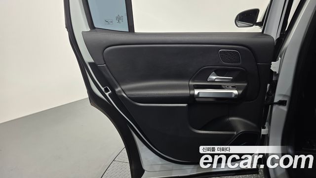 Mercedes-Benz EQB 2022 — photo 15