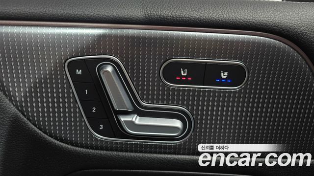 Mercedes-Benz EQB 2022 — photo 30