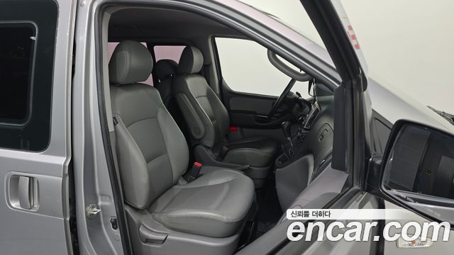 Hyundai Starex 2016 — photo 16