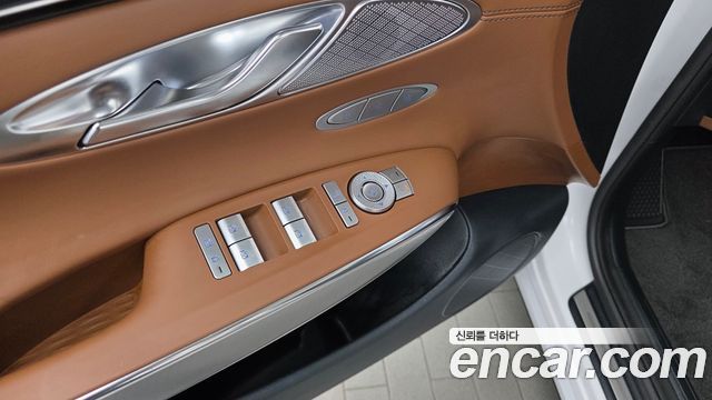 Genesis GV70 2021 — photo 28
