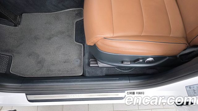 Genesis GV70 2021 — photo 31