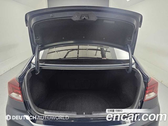 Hyundai AVANTE 2019 — photo 19
