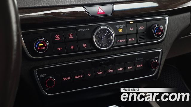 Kia K7 2018 — photo 19