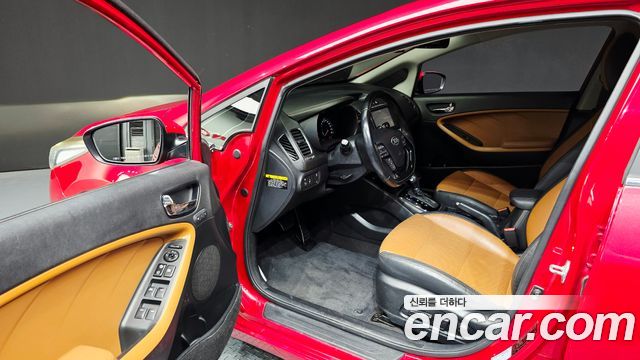 Kia K3 2016 — photo 13