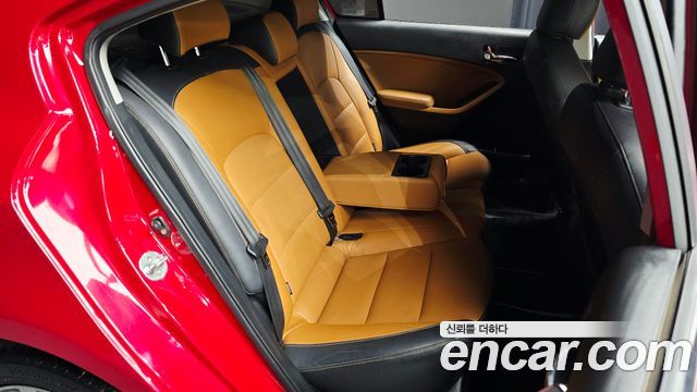 Kia K3 2016 — photo 17