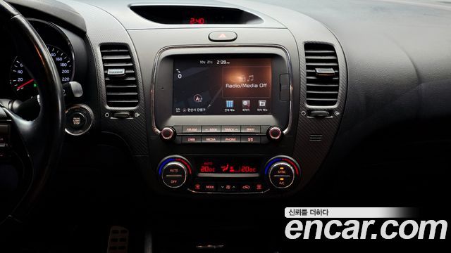 Kia K3 2016 — photo 28