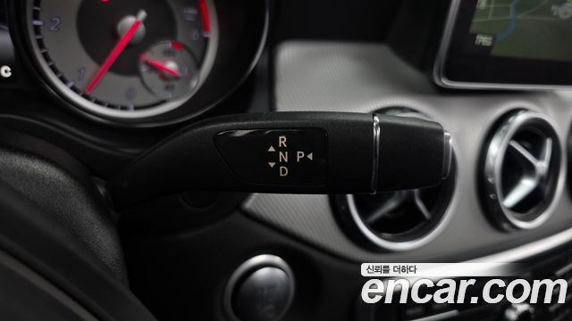 Mercedes-Benz GLA-Class 2016 — photo 9
