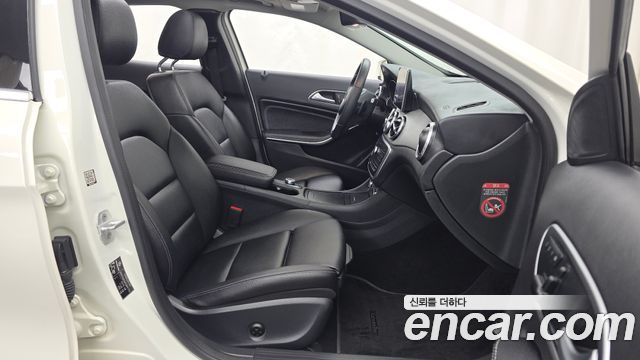 Mercedes-Benz GLA-Class 2016 — photo 11