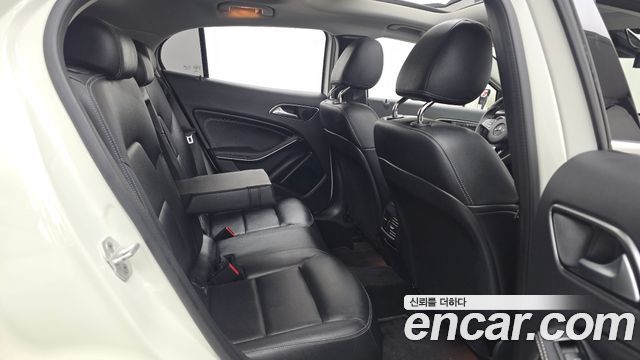 Mercedes-Benz GLA-Class 2016 — photo 12