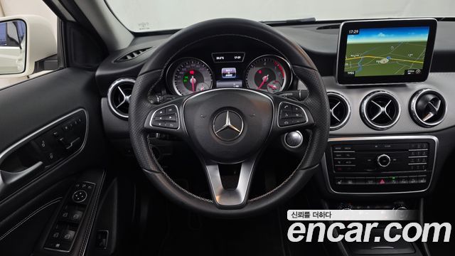 Mercedes-Benz GLA-Class 2016 — photo 13