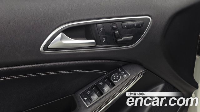 Mercedes-Benz GLA-Class 2016 — photo 17