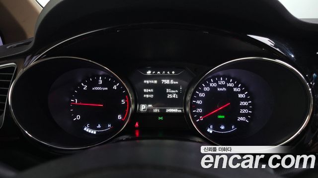 Kia Canival 2016 — photo 8