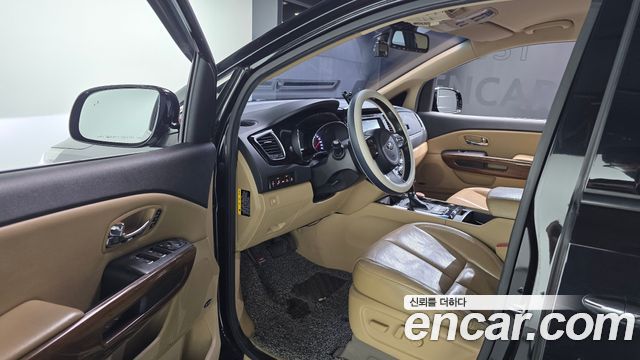 Kia Canival 2016 — photo 10