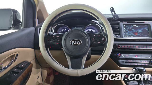 Kia Canival 2016 — photo 13