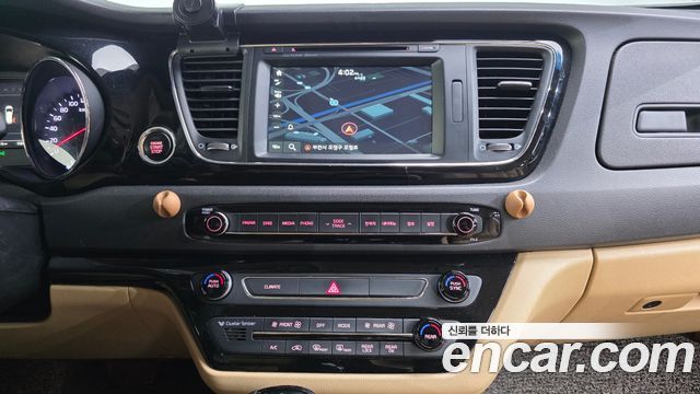 Kia Canival 2016 — photo 14
