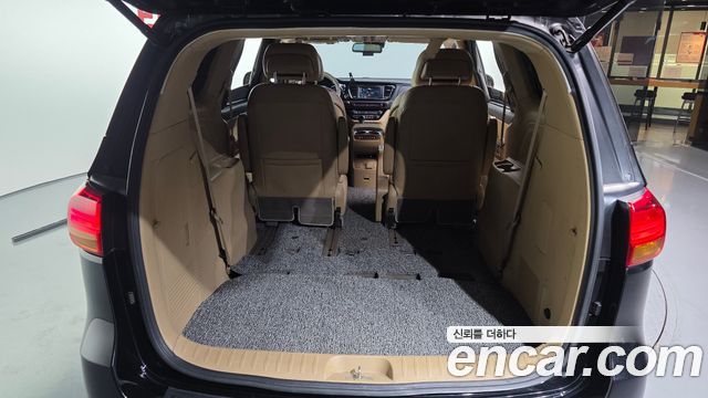 Kia Canival 2016 — photo 20