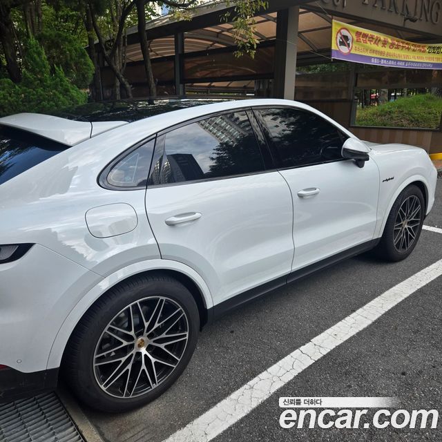 Porsche Cayenne 2024 — photo 3