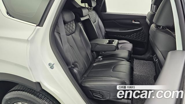 Hyundai Santafe 2023 — photo 17