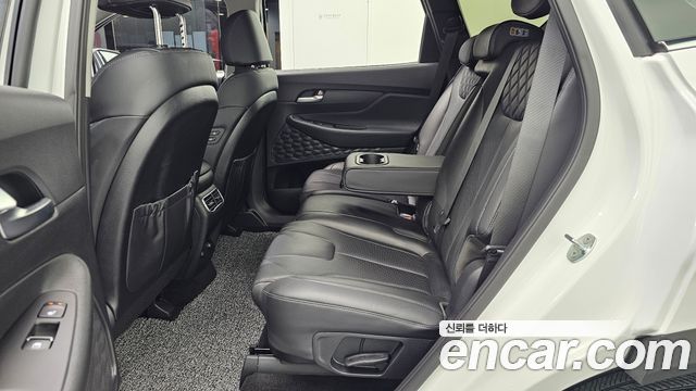Hyundai Santafe 2023 — photo 18