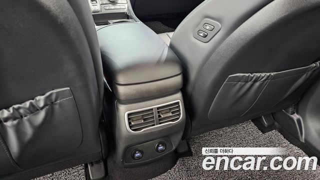 Hyundai Santafe 2023 — photo 28