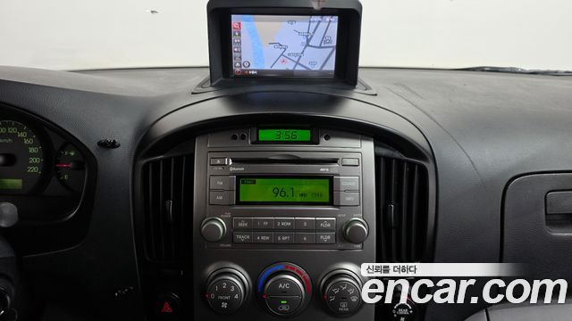 Hyundai Starex 2013 — photo 16