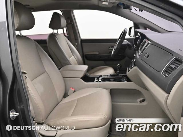 Kia Canival 2015 — photo 10