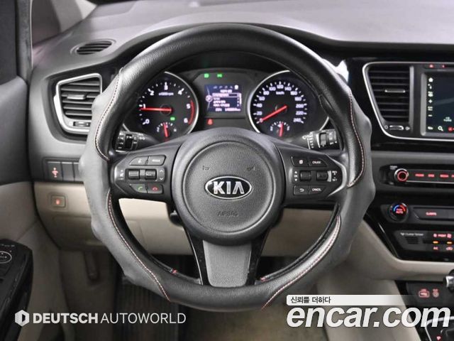 Kia Canival 2015 — photo 13