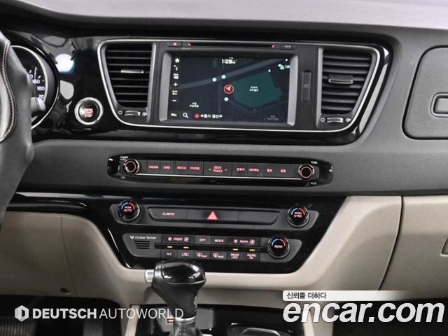 Kia Canival 2015 — photo 14