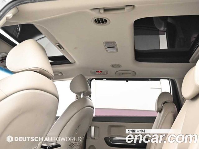 Kia Canival 2015 — photo 18