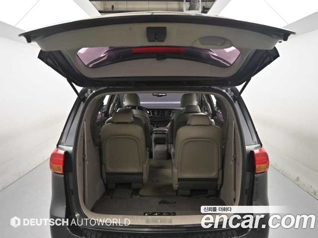 Kia Canival 2015 — photo 19