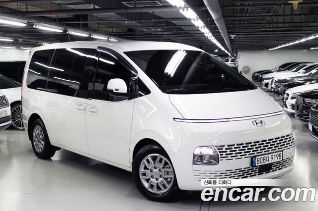Hyundai Staria 2023 — photo 1
