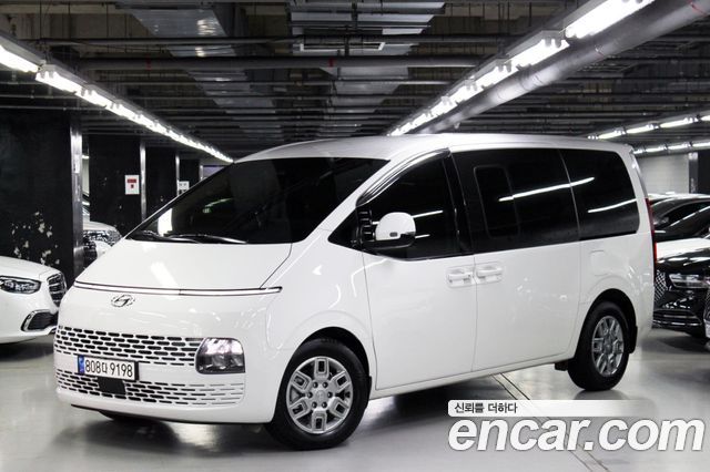 Hyundai Staria 2023 — photo 3
