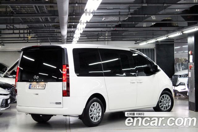 Hyundai Staria 2023 — photo 6