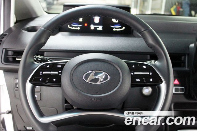 Hyundai Staria 2023 — photo 8