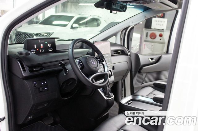 Hyundai Staria 2023 — photo 9