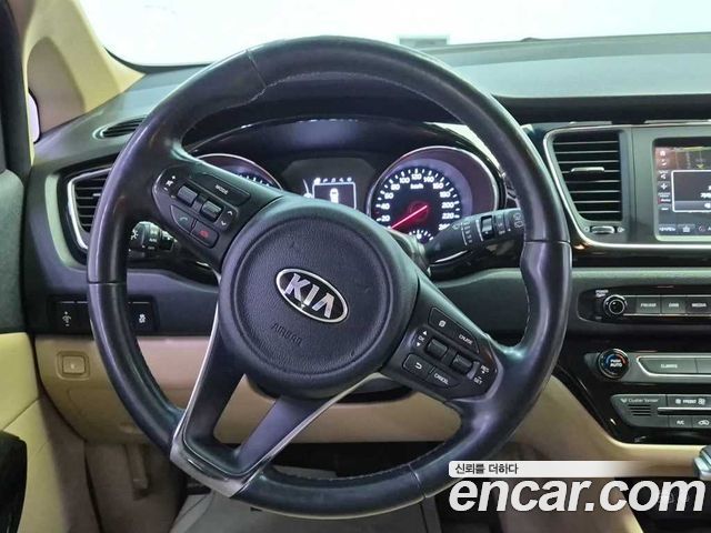 Kia Canival 2017 — photo 9