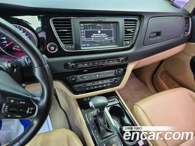 Kia Canival 2017 — photo 10