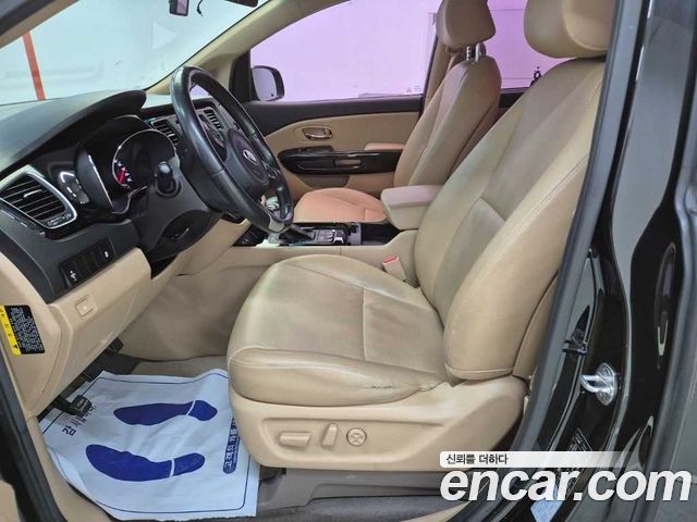 Kia Canival 2017 — photo 11