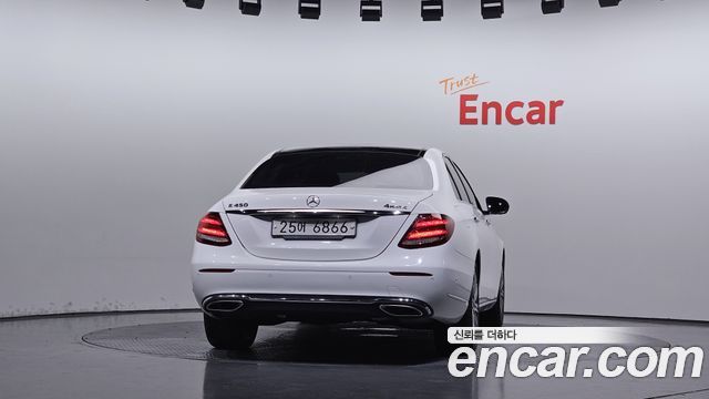 Mercedes-Benz E-Class 2019 — photo 4